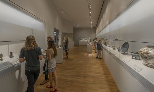 Asian Pavilion de Rijksmuseum en Amsterdam Diseño interior de exposición e iluminación de esculturas Cruz y Ortiz Arquitectos