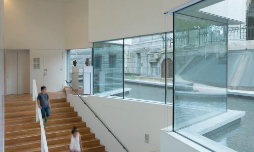 Asian Pavilion de Rijksmuseum en Amsterdam Diseño interior de ventanal y escalera de entrada Cruz y Ortiz Arquitectos
