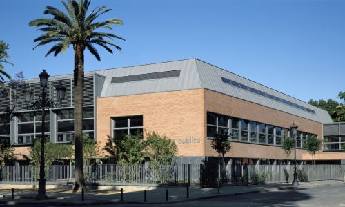 Biblioteca Infanta Elena de Sevilla Diseño exterior Ladrillo y Zinc Cruz y Ortiz Arquitectos