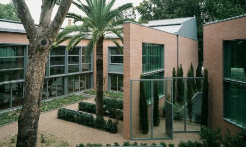 Biblioteca Infanta Elena de Sevilla Diseño exterior del Patio Paisajismo y Jardin Cruz y Ortiz