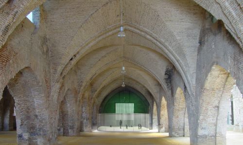 Caixa Forum en Atarazanas de Sevilla Diseño interior de exposiciones de arte de Cruz y Ortiz Arquitectos