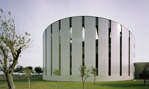 Centro de Control del Aeropuerto de Sevilla Diseño del Exterior Eliptico Cruz y Ortiz Arquitectos