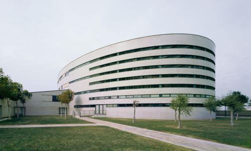 Centro de Control del Aeropuerto de Sevilla Diseño del Exterior Eliptico Cruz y Ortiz Arquitectos