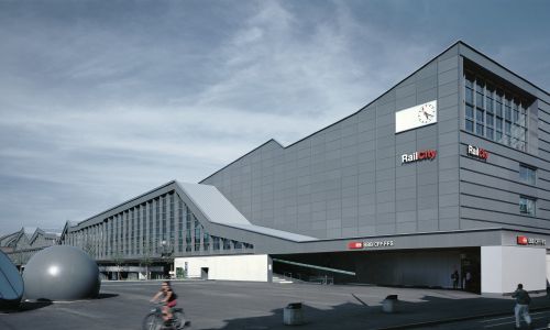 Estacion de Ferrocarril en Basilea Diseño Exterior de la Entrada Comercial Cruz y Ortiz Arquitectos