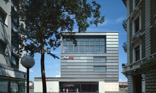 Estacion de Ferrocarril en Basilea Diseño Exterior de la Entrada Comercial Cruz y Ortiz Arquitectos