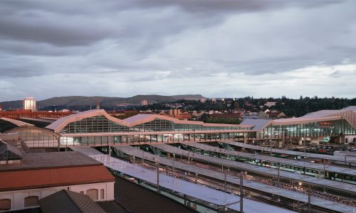 Estacion de Ferrocarril en Basilea Diseño del Exterior Puente con pasarela Cruz y Ortiz Arquitectos
