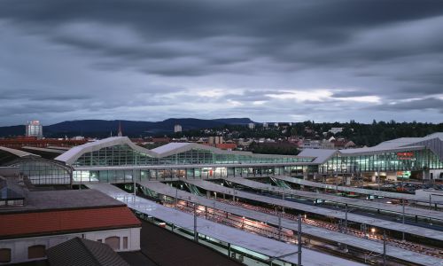 Estacion de Ferrocarril en Basilea Diseño del Exterior Puente con pasarela Cruz y Ortiz Arquitectos