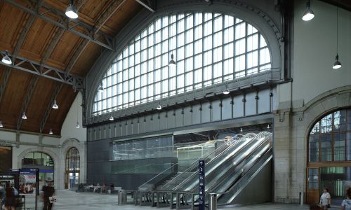 Estacion de Ferrocarril en Basilea Diseño del Interior del Hall y las Escaleras Mecánicas Cruz y Ortiz Arquitectos