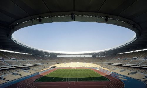 Estadio de la Cartuja en Sevilla Diseño Interior del Graderio con la cubierta sobre la pista de futbol y la pista de atletismo Cruz y Ortiz