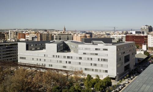 Facultad de Ciencias de la Educación en Sevilla Diseño de vista aere exterior de proyecto integrado en la trama urbana de Cruz y Ortiz Arquitectos