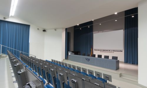 Facultad de Ciencias de la Educación en Sevilla Diseño de auditorio salón de actos de Cruz y Ortiz Arquitectos