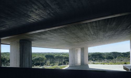 Museo del Mundo Marino Diseño Exterior del Porche de Entrada con bancos Cruz y Ortiz Arquitectos