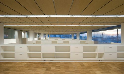 Oficinas de la Junta de Andalucía en Granada Diseño interior de espacio abierto y mobiliario de oficinas de Cruz y Ortiz Arquitectos