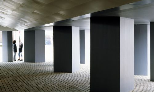 Pabellon de España en la Expo 2000 en Hannover Diseño del Exterior Entrada con los pilares Cruz y Ortiz Arquitectos