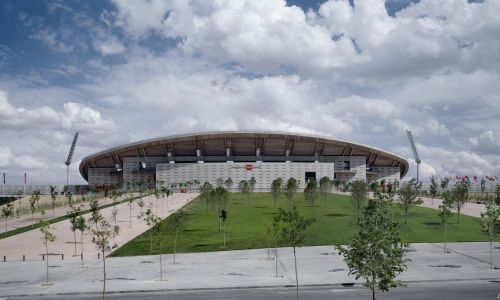 Peineta Estadio Atletismo Madrid Diseño exterior perfil voladizo entrada Cruz y Ortiz Arquitectos