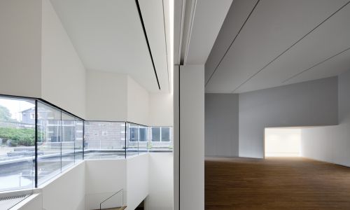 Asian Pavilion de Rijksmuseum en Amsterdam obra de Diseño interior de escalera de entrada y ventanal Cruz y Ortiz Arquitectos