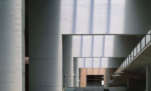 Estación de Santa Justa Diseño de los andenes con la luz y la rampa Cruz y Ortiz Arquitectos