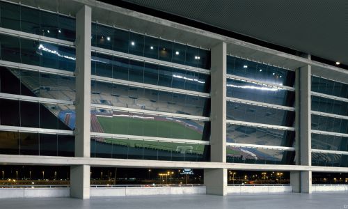 Estadio de la Cartuja en Sevilla Diseño del interior del graderio con la ventana y la cubierta Cruz y Ortiz