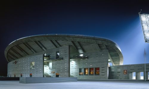Peineta Estadio Atletismo Madrid Diseño exterior perfil iluminacion nocturna Cruz y Ortiz Arquitectos