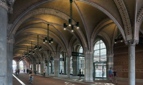 The Rijksmuseum Main Building Amsterdam Diseño interior de pasaje de bicicletas y peatones por eje Cruz y Ortiz Arquitectos