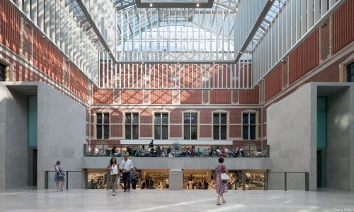 The Rijksmuseum Main Building Amsterdam Diseño interior de patio de acceso de visitantes a tienda y ascensores Cruz y Ortiz Arquitectos