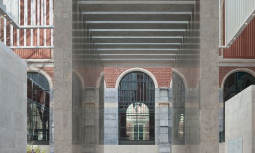 The Rijksmuseum Main Building Amsterdam detalle de Diseño interior de puerta de acceso a museo desde patio Cruz y Ortiz Arquitectos