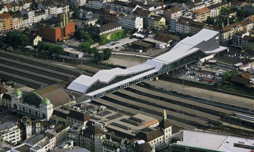 Estacion de Ferrocarril en Basilea Diseño Exterior del puente con el Centro Histórico Cruz y Ortiz Arquitectos