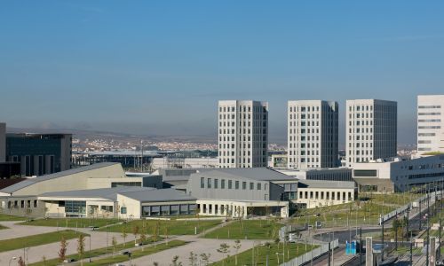 Edificio-central-campus-ciencias-salud-UGR-Granada_Design-aerea-urbanismo-paisajismo_Cruz-y-Ortiz-Arquitectos_DMA_01-X