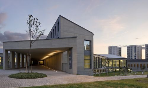 Edificio-central-campus-ciencias-salud-UGR-Granada_Design-exterior-acceso-paisaje-urbano_Cruz-y-Ortiz_DMA_22-X