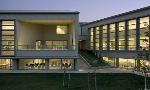 Edificio-central-campus-ciencias-salud-UGR-Granada_Design-exterior-fachada-iluminacion_Cruz-y-Ortiz-Arquitectos_DMA_26-X
