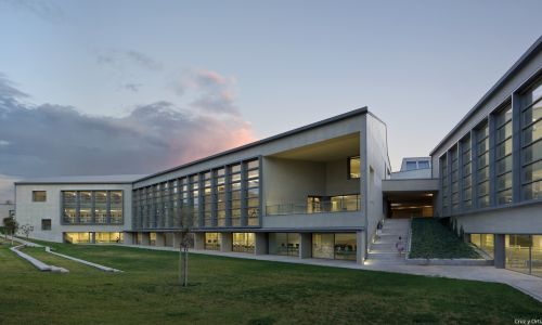 Edificio-central-campus-ciencias-salud-UGR-Granada_Design-exterior-fachada-ventanal-iluminacion_Cruz-y-Ortiz_DMA_27