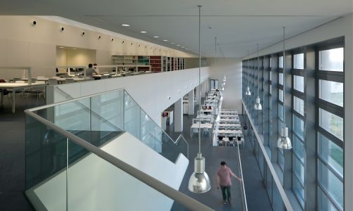Edificio-central-campus-ciencias-salud-UGR-Granada_Design-interior-biblioteca-espacio-triple_Cruz-y-Ortiz_DMA_54-X