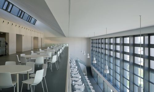 Edificio-central-campus-ciencias-salud-UGR-Granada_Design-interior-cafeteria-espacio-triple_Cruz-y-Ortiz_DMA_71-X