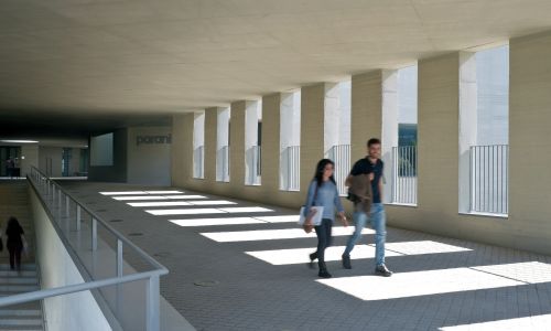 Edificio-central-campus-ciencias-salud-UGR-Granada_Design-interior-entrada-rampa-paraninfo_Cruz-y-Ortiz_DMA_37-X