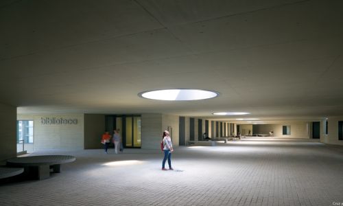 Edificio-central-campus-ciencias-salud-UGR-Granada_Design-interior-galeria-lucernarios_Cruz-y-Ortiz-Arquitectos_DMA_49-X