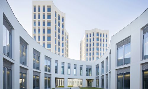 Facultad-Medicina-Campus-salud-Universidad-UGR-Granada_Design-exterior-patio-torres-hormigon-jardin_Cruz-y-Ortiz-Arquitectos_JCA_29-X