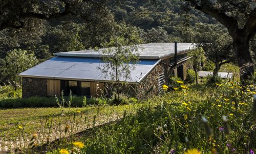 Refugio-vivienda-Sierra-Norte-Huelva_Design-exterior-mamposteria-piedra-paisaje_Cruz-y-Ortiz-Arquitectos_FWO_05