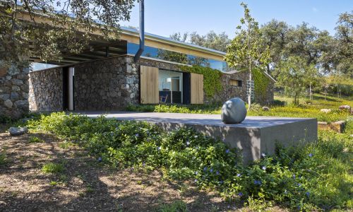 Refugio-vivienda-Sierra-Norte-Huelva_Design-exterior-mamposteria-piedra-terraza_Cruz-y-Ortiz-Arquitectos_FWO_18