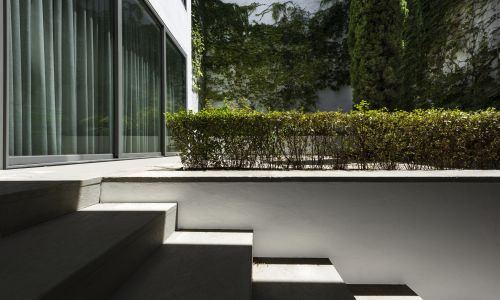 Vivienda-unifamiliar-centro-historico-Sevilla_Design-escalera-patio-jardin_Cruz-y-Ortiz-Arquitectos_FWO_06