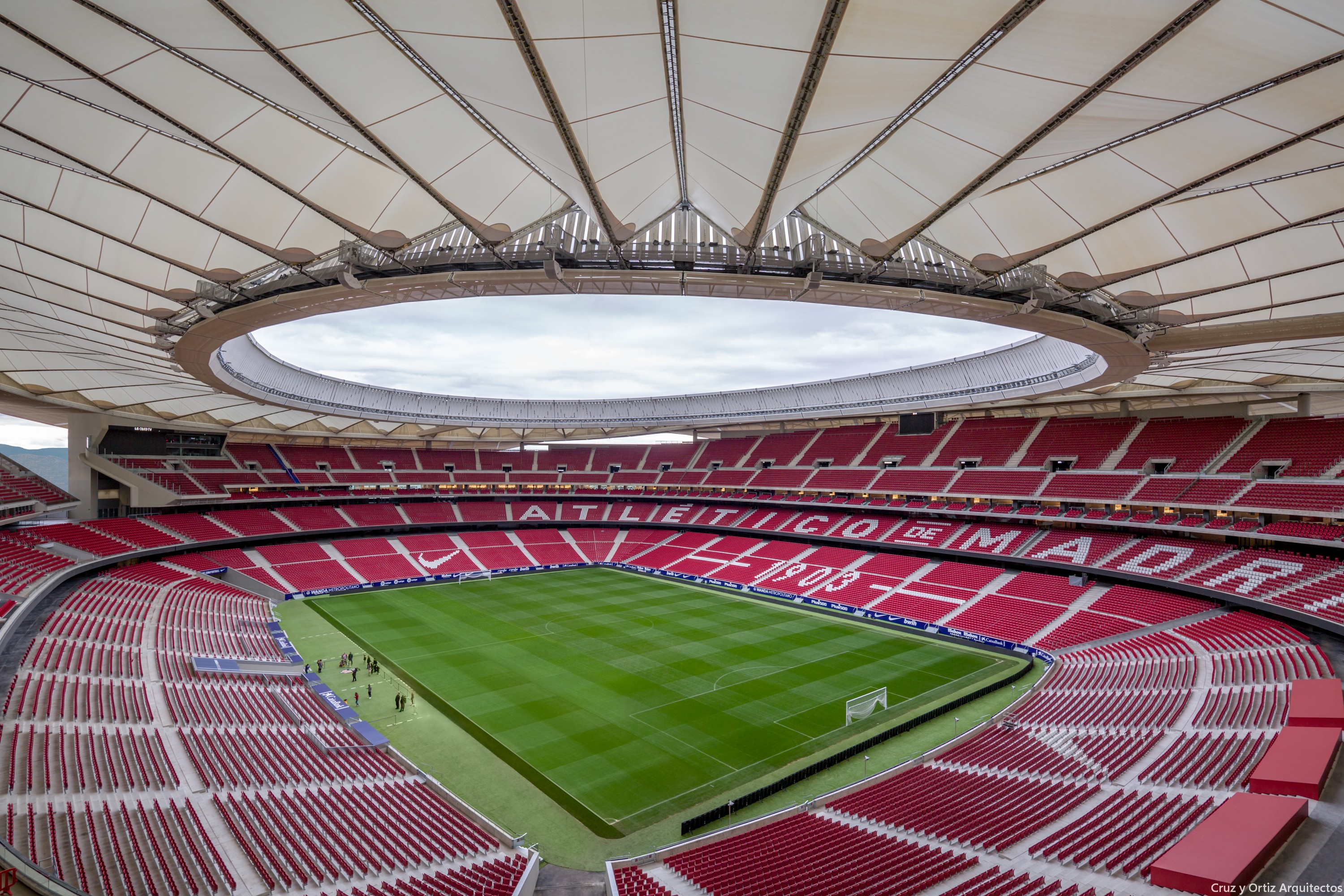 Стадионы примеры. Стадион Метрополитано Атлетико Мадрид. Мадрид Estadio Wanda Metropolitano.