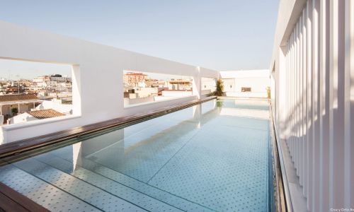 Hotel-Mercer-5 estrellas-gran-lujo-Sevilla-Spain_Design-exterior-cubierta-piscina-acero inoxidable_Cruz-y-Ortiz-Arquitectos_HAB_28