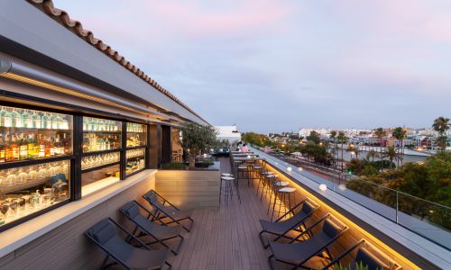 Hotel-boutique-Kivir-Paseo-Colon-Sevilla_Design-architecture-exterior-mobiliario-rooftop-atico_MES_29