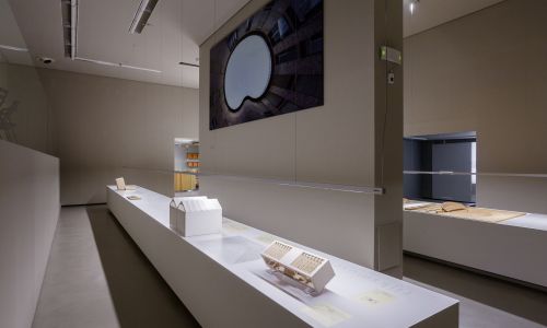 Museo-Fundacion-ICO-Madrid-Exposicion-Monografica_Design-interior-mesas-exhibition_Cruz-y-Ortiz-Arquitectos_ICO_08