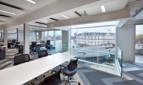 Oficinas-Centrales-Oracle-Nieuwevaart_Design-interior-mesas-trabajo-headquarters_Cruz-y-Ortiz-Arquitectos_BRI_37-X