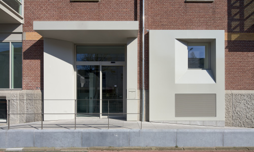 Oficinas-Y-Point-Coworking_Design-exterior-detalle-puerta entrada_Cruz-y-Ortiz-Arquitectos__RWI_07